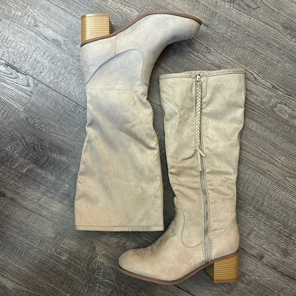 NWOB Journee Women’s Boot Size 6